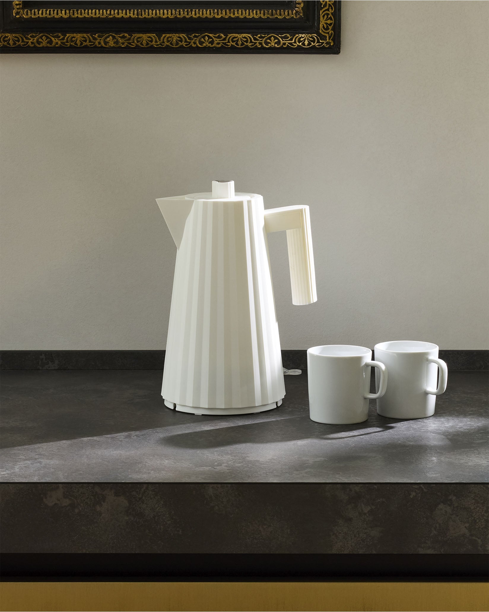 Plissé Electric Kettle - Swiss Plug By Michele De Lucchi