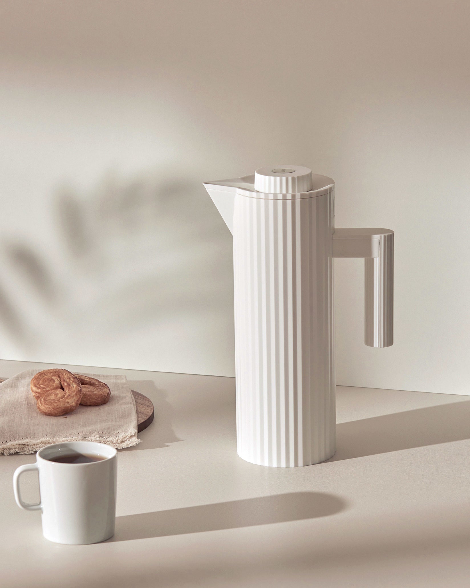 Plissé blanc Carafe isotherme Alessi 1