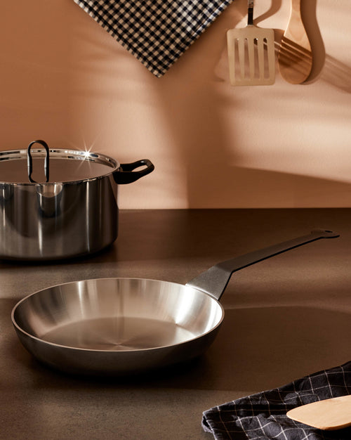La Cintura di Orione cm 24 || inch 9½″ Pfanne Alessi 1