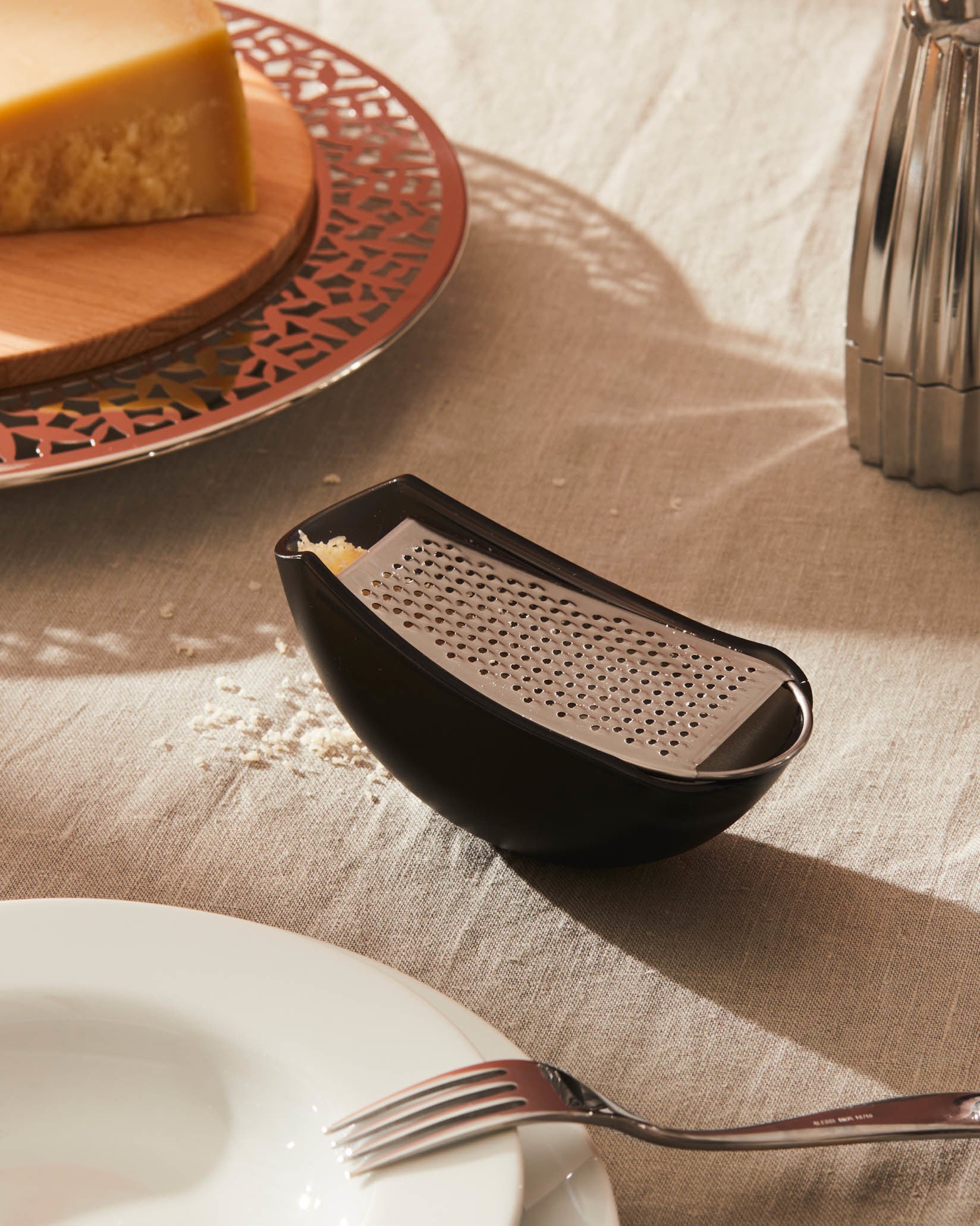Parmenide rosso Grattugia con raccoglitore Alessi 1