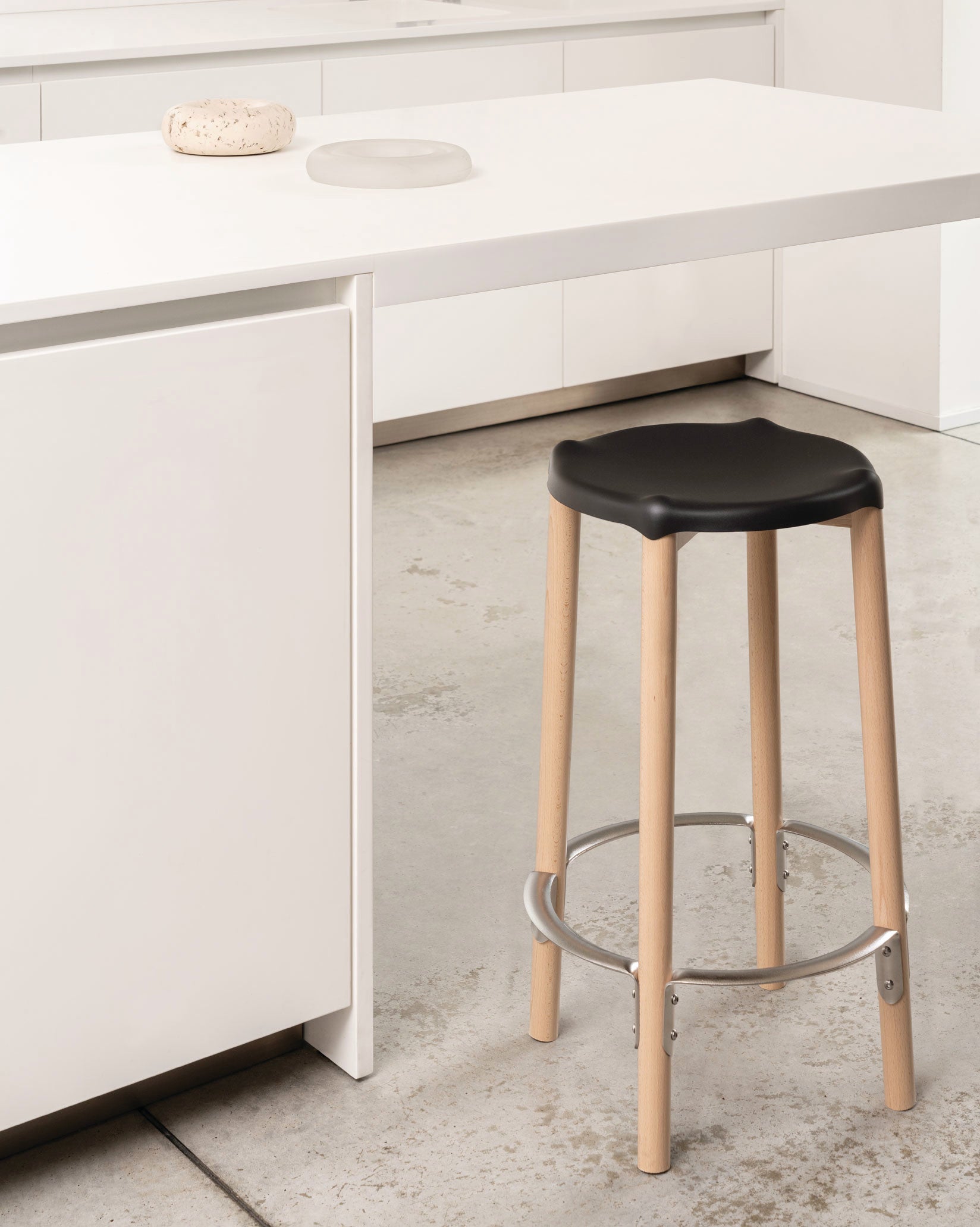 Poêle Collection white Tabouret haut Alessi 1