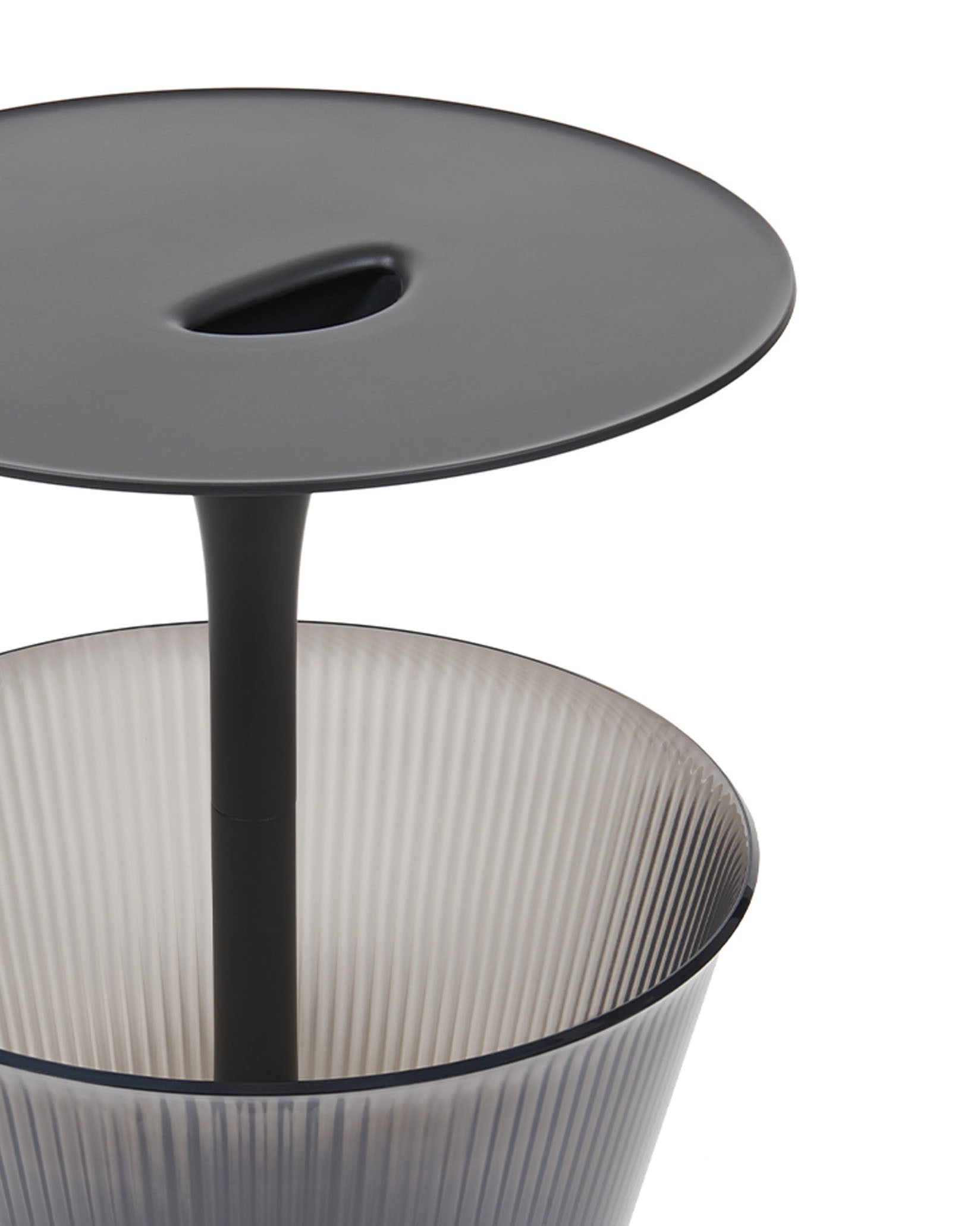 Pick-Up Default Title Mehrzweck-Beistelltisch mit Flaschenbehälter. Alessi 2