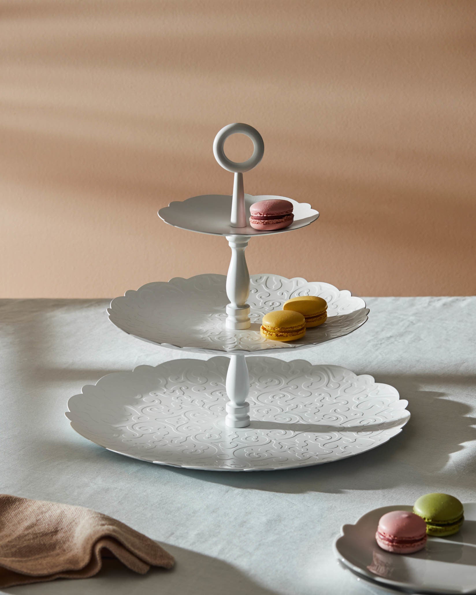 Dressed Edelstahl Etagere mit drei Ebenen Alessi 1