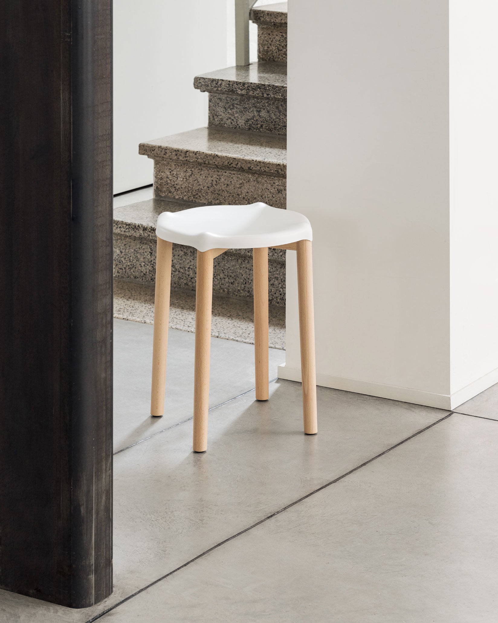 Poêle Collection white Sgabello Alessi 1