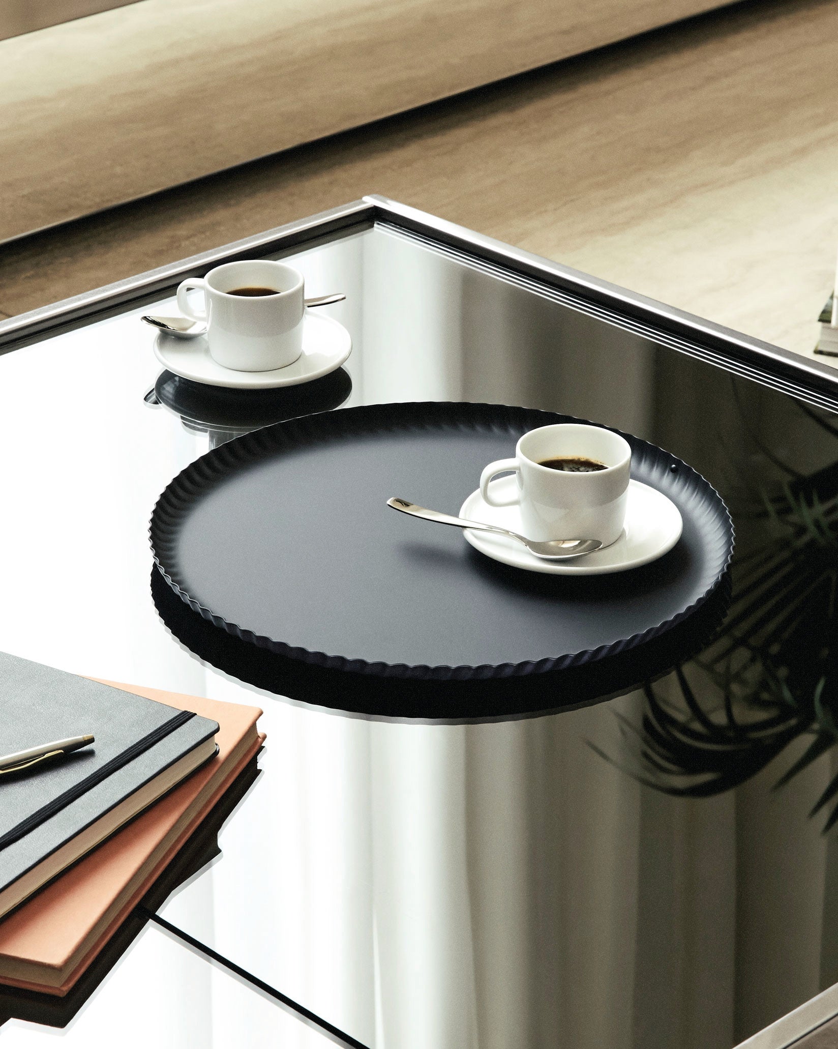 Pleats cm 23 || inch 9″ Bandeja redonda Alessi 2