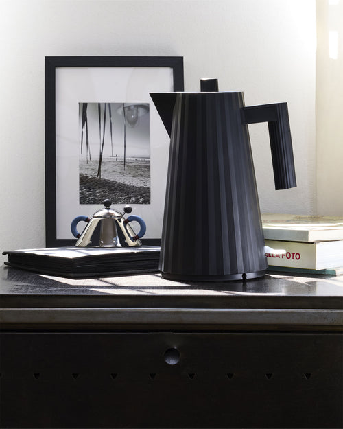 Plissé green, cl 170 || 1.80 oz Hervidor eléctrico Alessi 2