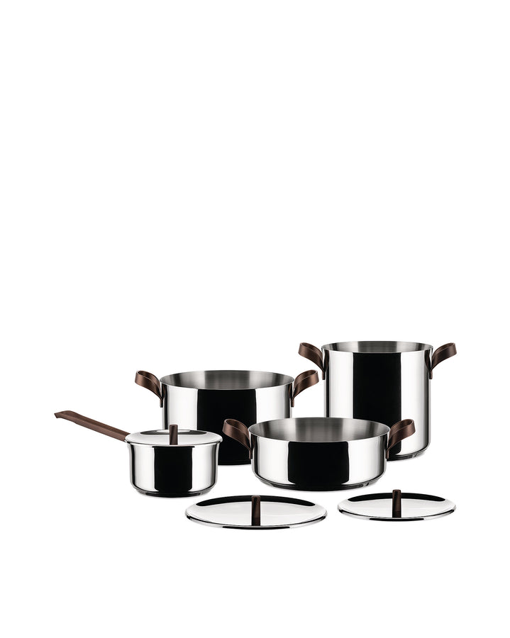 Un set di pentole non solo pratico ma anche bello. Composto da una pentola, una casseruola, una casseruola bassa, una casseruola e 3 coperchi in acciaio inox, rende più elegante la vostra cucina quotidiana. I manici sono curvati come nastri e sono di un bel marrone a contrasto.