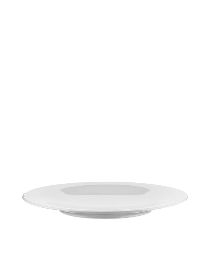 Das von Toyo Ito entworfene Tellerset von KU tableware ist weich und leicht und hat eine sehr zarte Prägung. Das Set aus weißem Porzellan besteht aus 4 Tellern, mit denen Sie mühelos einen stilvollen Tisch decken können.